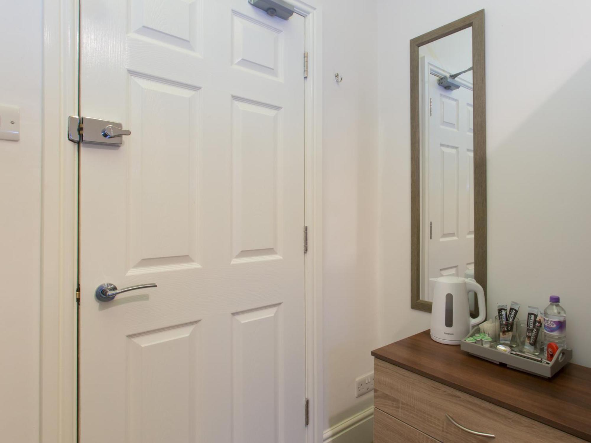 Bed and Breakfast Townhouse @ West Avenue Крю Номер фото