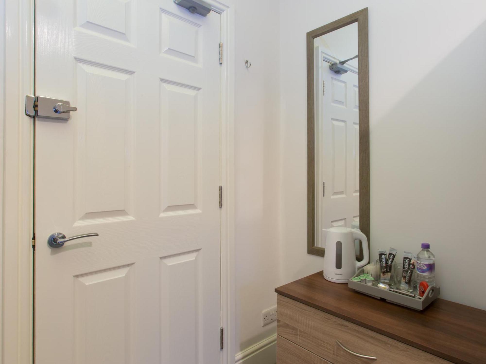 Bed and Breakfast Townhouse @ West Avenue Крю Номер фото