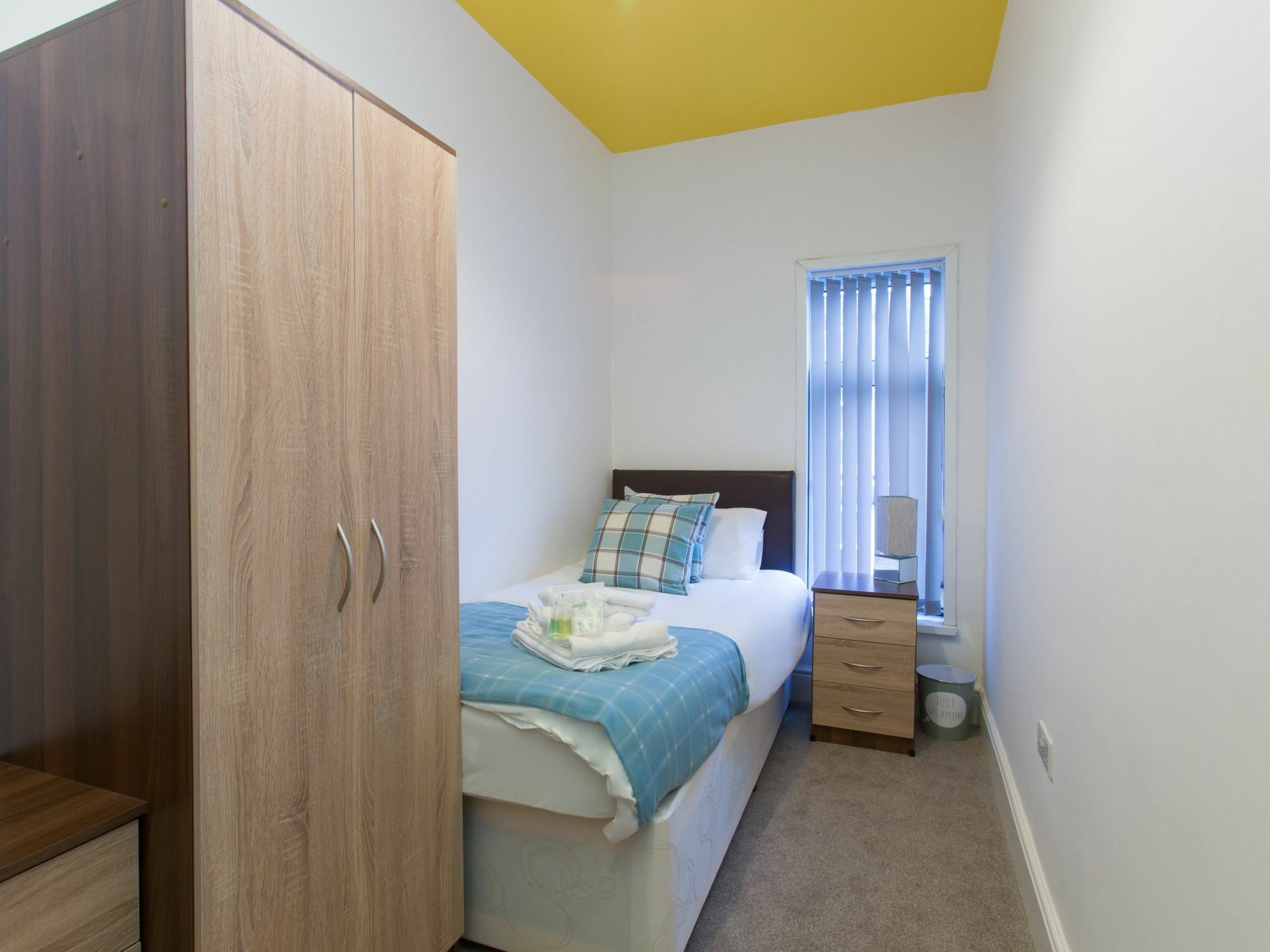 Bed and Breakfast Townhouse @ West Avenue Крю Екстер'єр фото