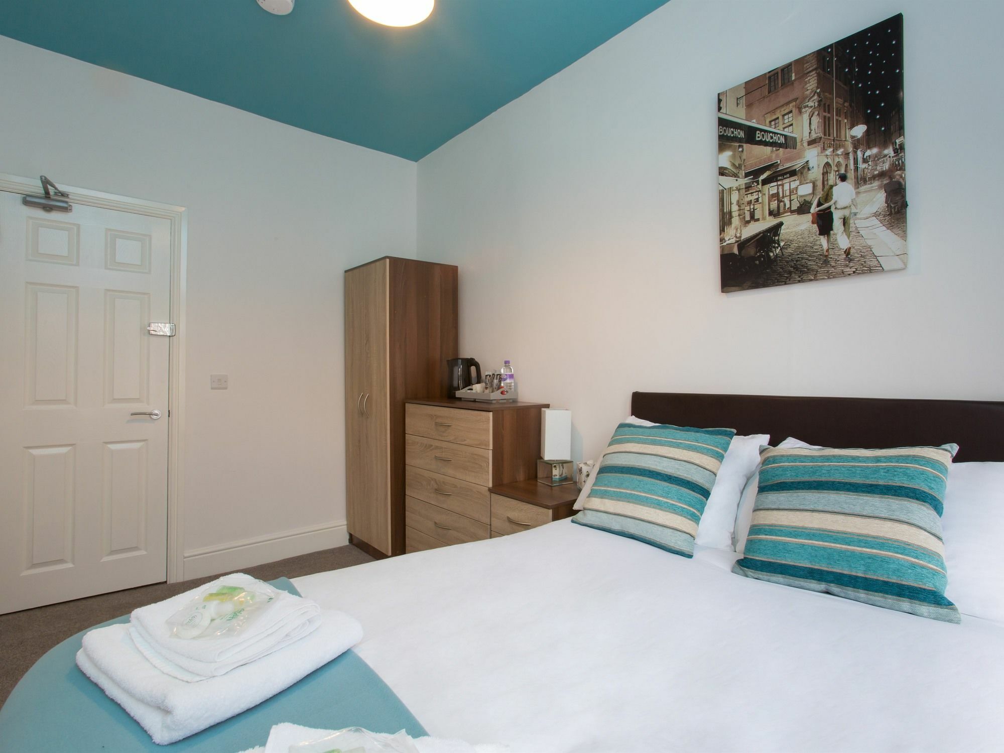Bed and Breakfast Townhouse @ West Avenue Крю Екстер'єр фото